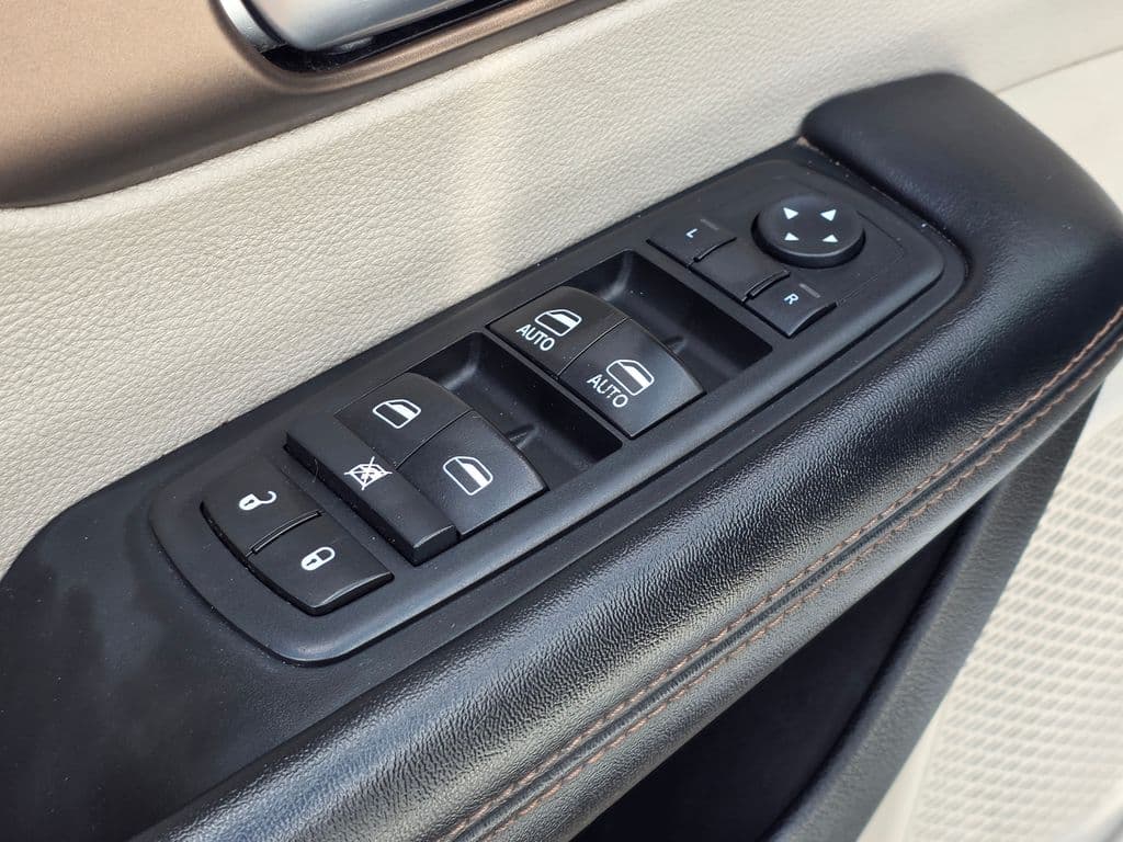 2017 Chrysler Pacifica LX - Photo 24