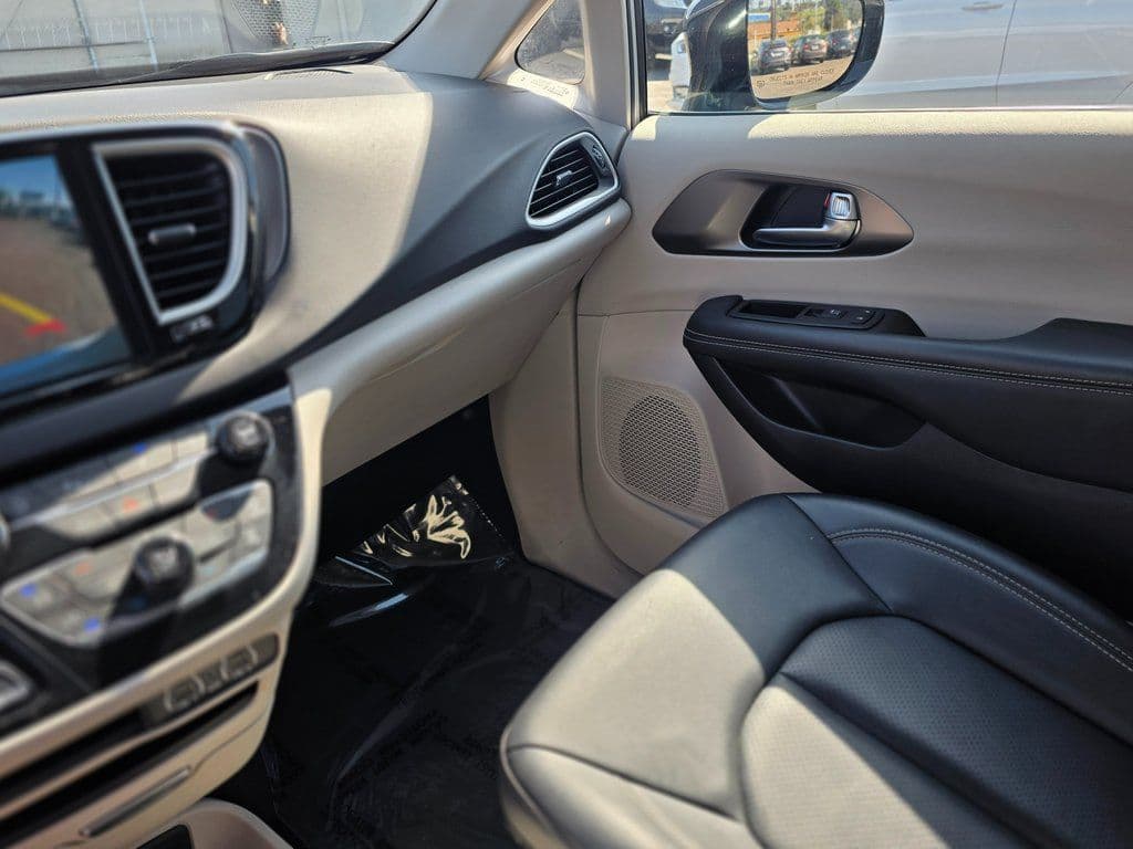 2024 Chrysler Pacifica Touring L - Photo 36