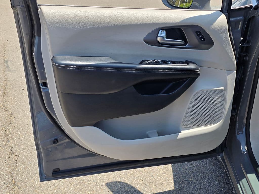 2022 Chrysler Pacifica Touring L - Photo 23