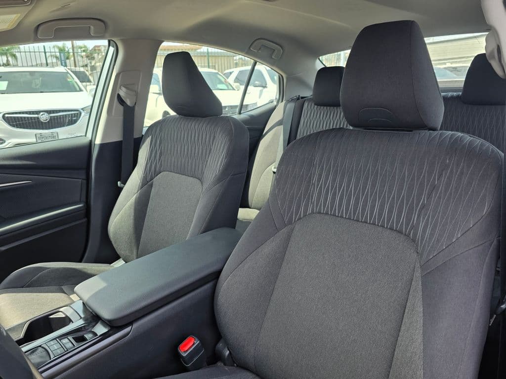 2025 Toyota Camry LE - Photo 17