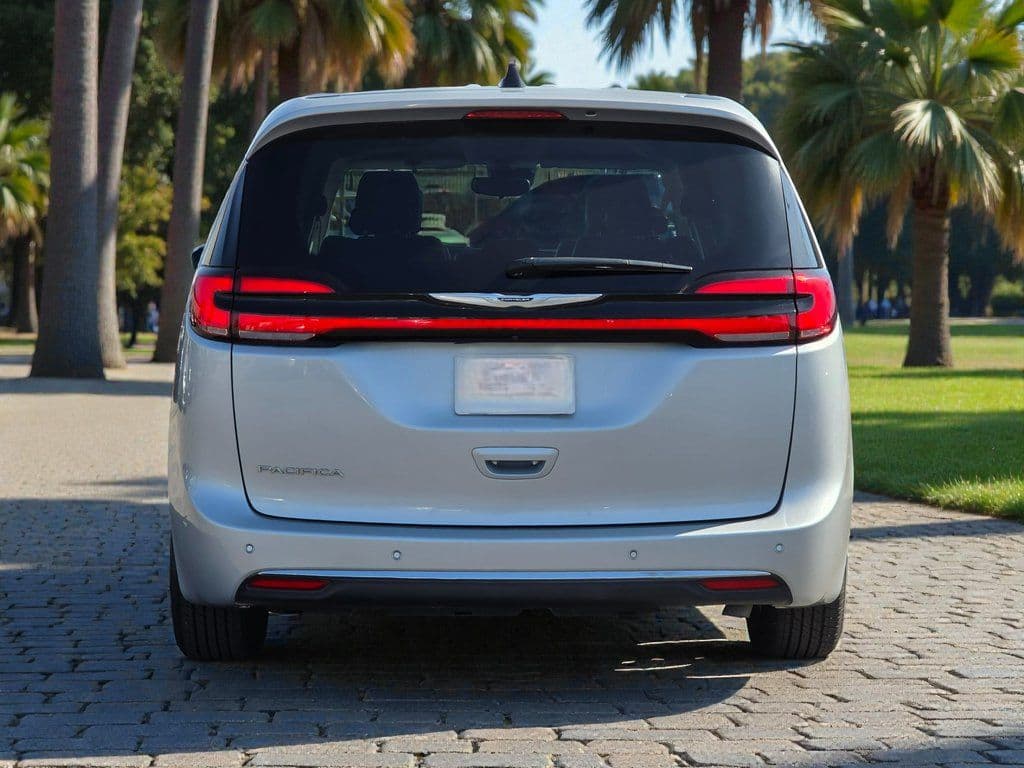 2024 Chrysler Pacifica Touring L - Photo 6