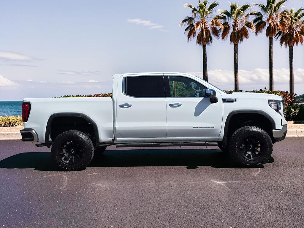 2025 GMC Sierra 1500 SLT - Photo 9