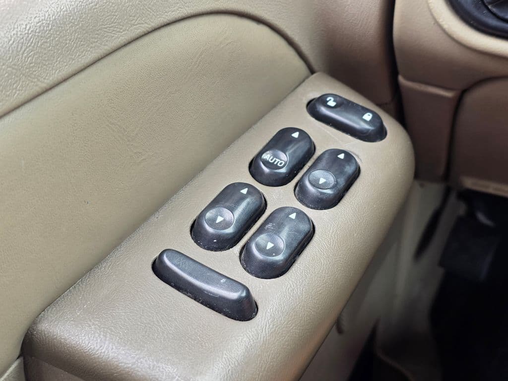 2004 Ford Explorer Sport Trac - Photo 8