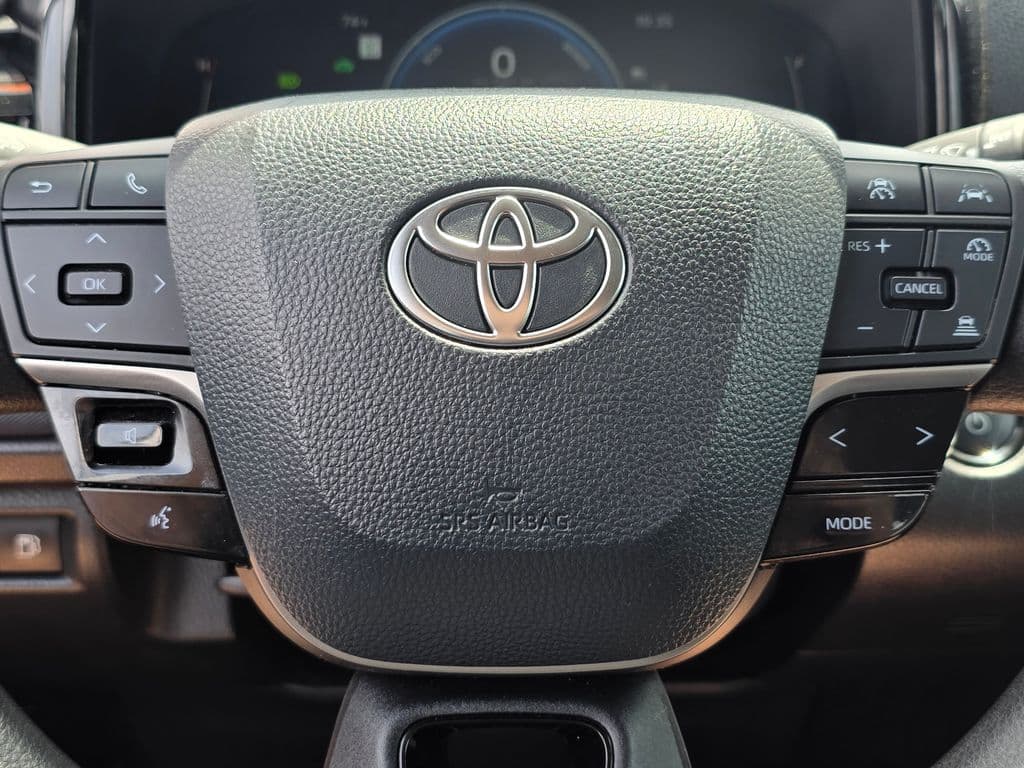 2025 Toyota Camry LE - Photo 26