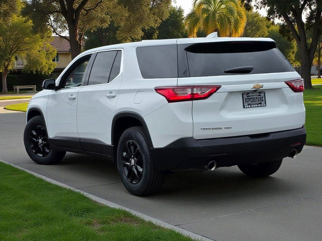 2020 Chevrolet Traverse LS - Photo 5