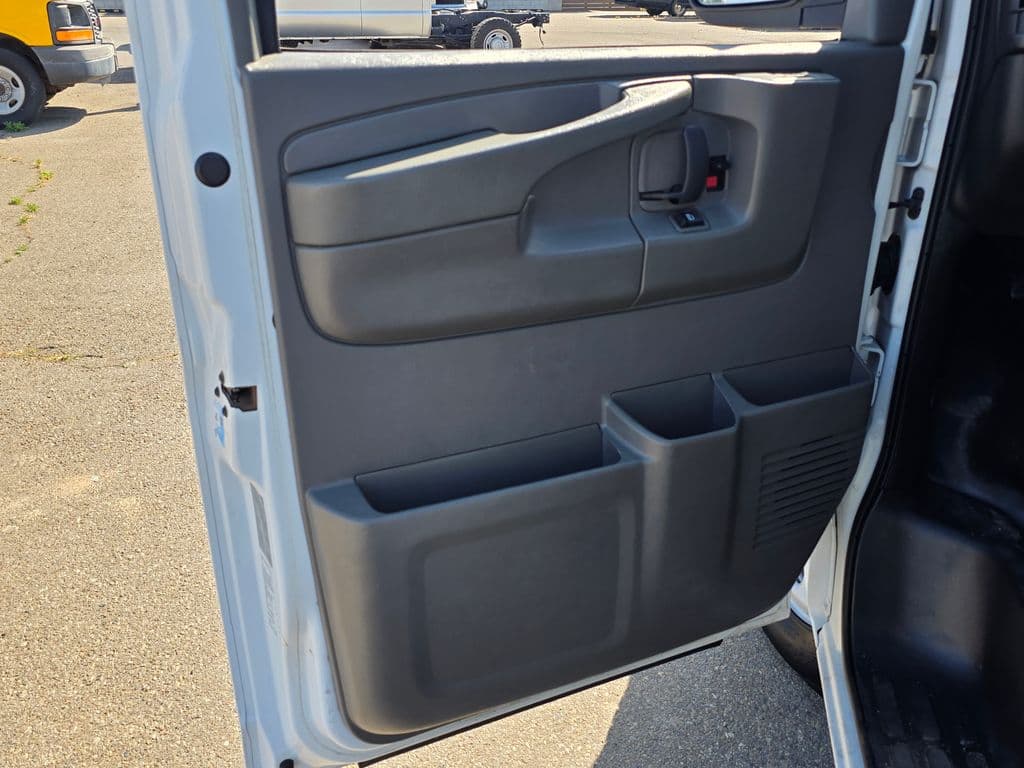 2015 Chevrolet Express 2500 Work Van - Photo 24