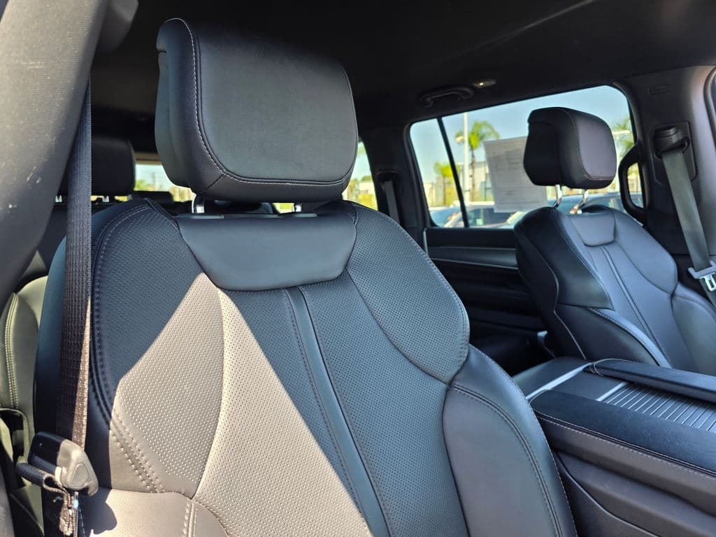 2025 Jeep Wagoneer Series II - Photo 13