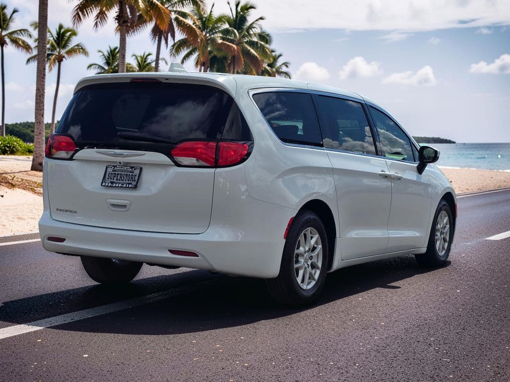2017 Chrysler Pacifica LX - Photo 7