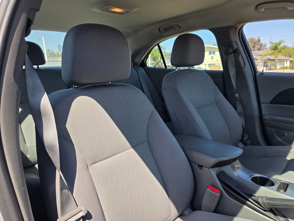 2014 Chevrolet Malibu LS - Photo 12
