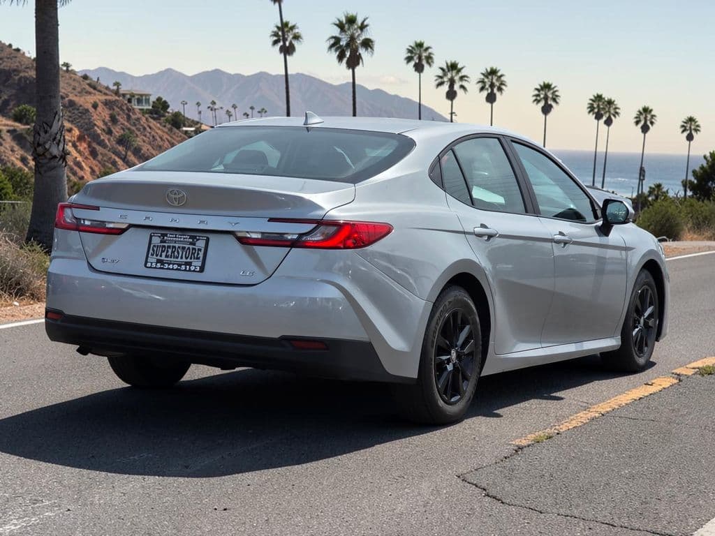 2025 Toyota Camry LE - Photo 8