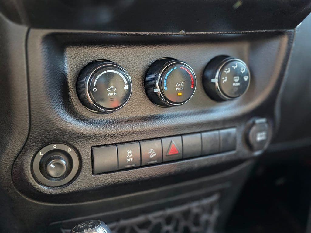 2015 Jeep Wrangler Unlimited Sport - Photo 32