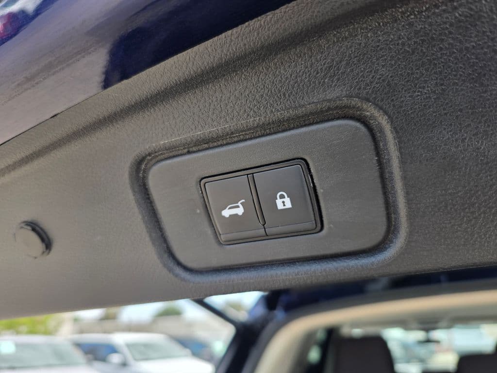 2025 Nissan Pathfinder SV - Photo 16
