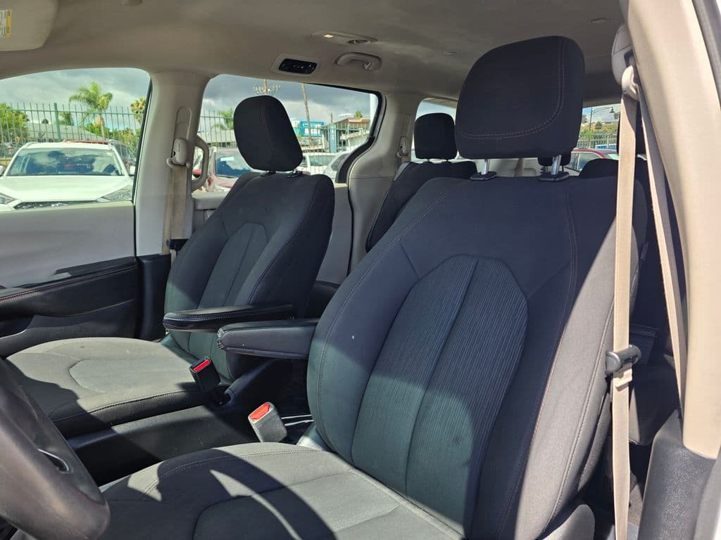 2017 Chrysler Pacifica LX - Photo 18