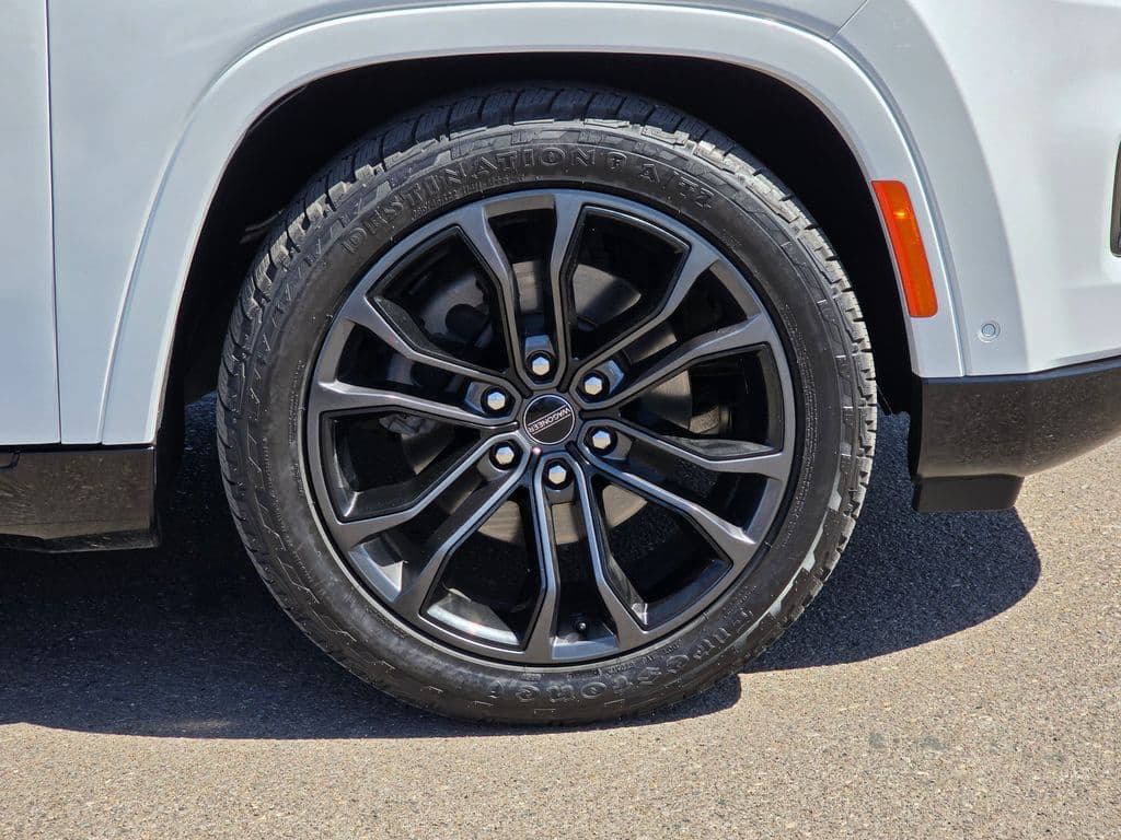 2024 Jeep Grand Wagoneer L Series II - Photo 10
