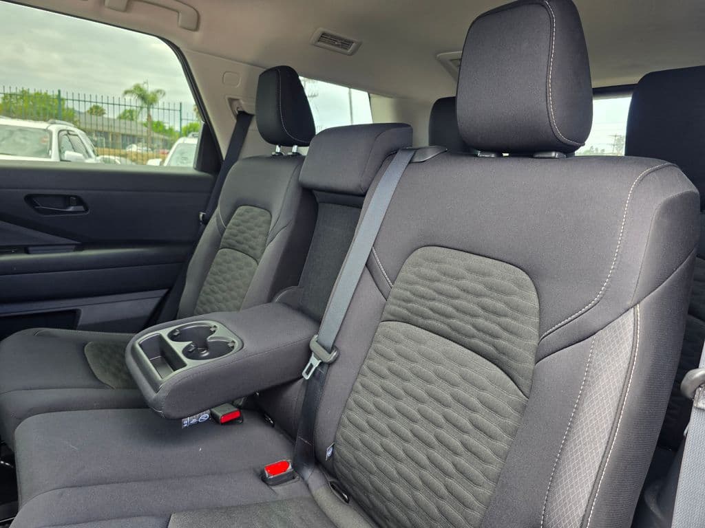 2025 Nissan Pathfinder SV - Photo 23