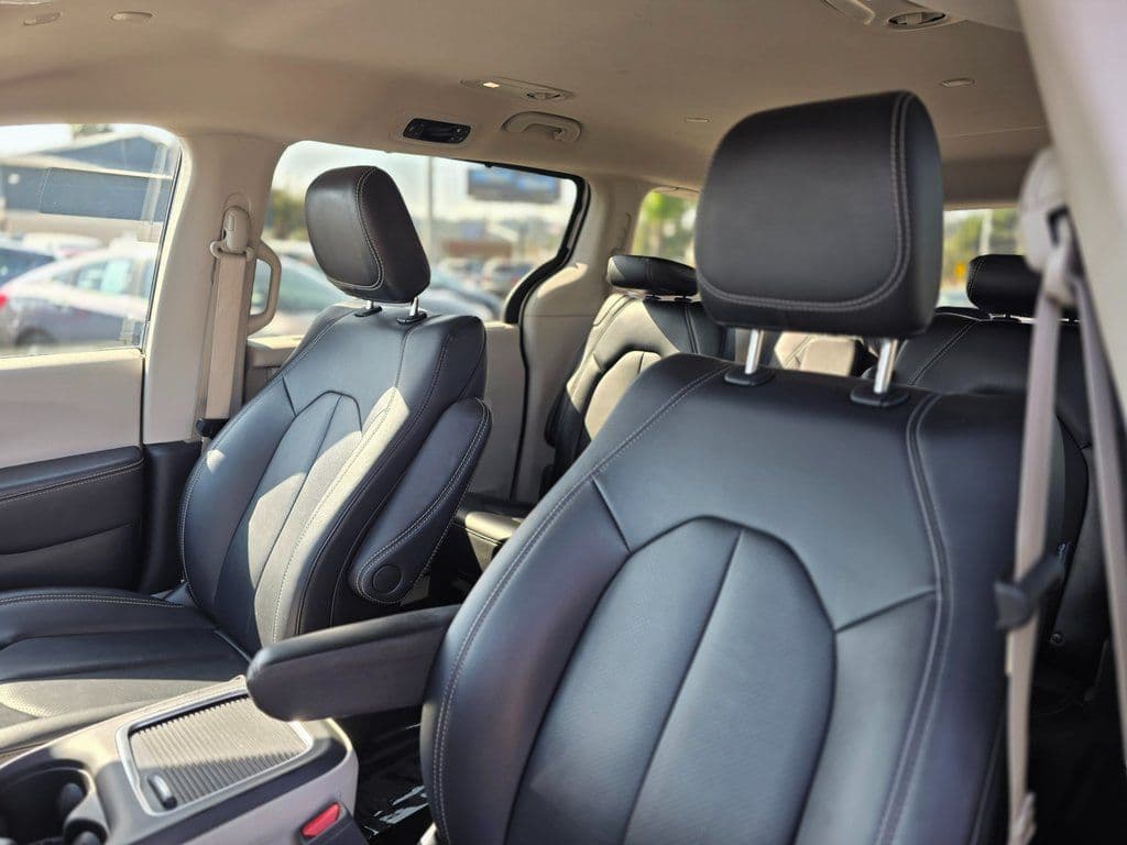 2024 Chrysler Pacifica Touring L - Photo 15