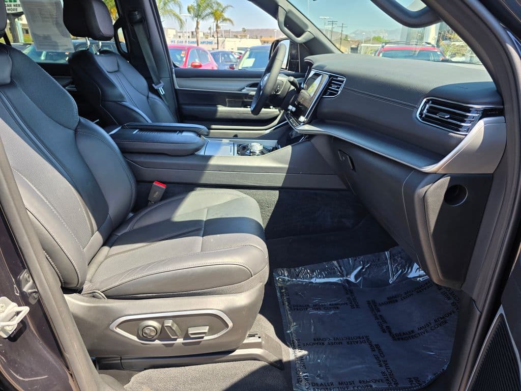 2025 Jeep Wagoneer Series II - Photo 12