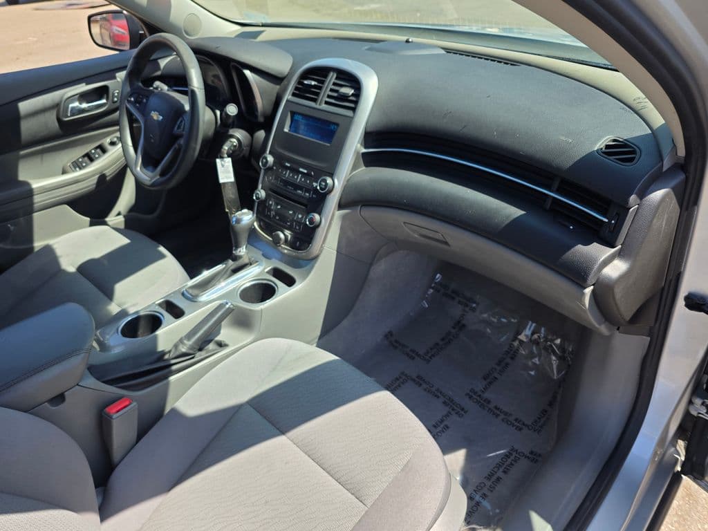 2014 Chevrolet Malibu LS - Photo 10