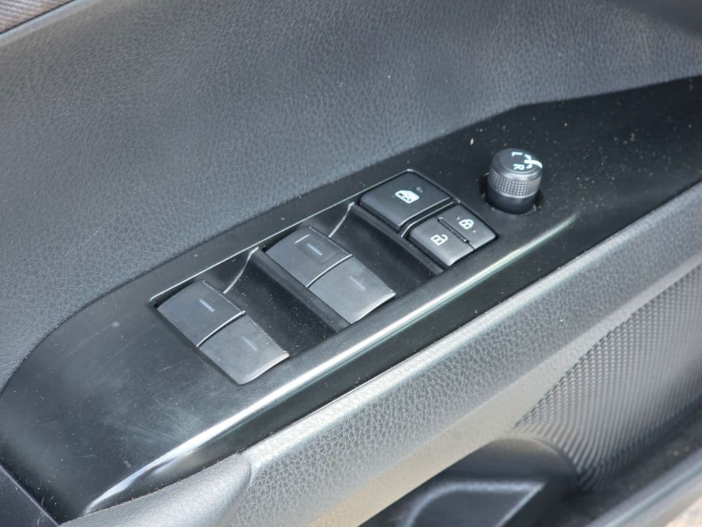 2025 Toyota Camry LE - Photo 23