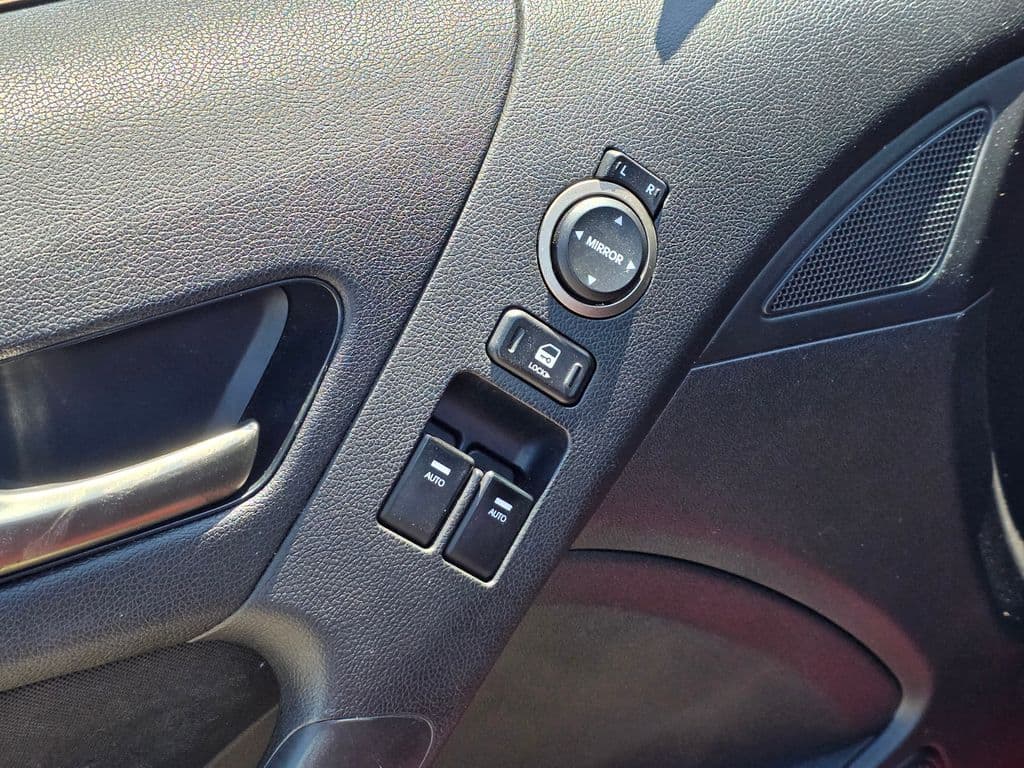 2013 Hyundai Genesis Coupe 2.0T - Photo 21