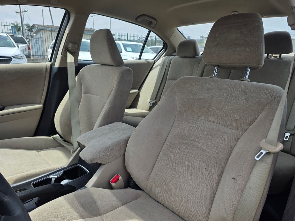 2013 Honda Accord LX - Photo 18