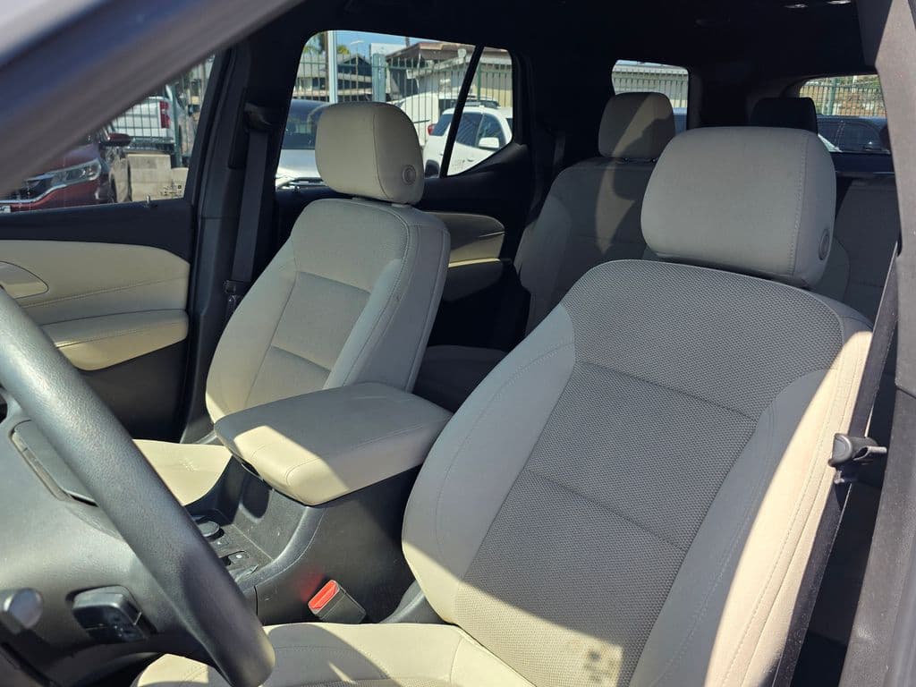 2022 Chevrolet Traverse LS - Photo 5