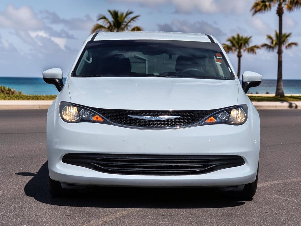 2017 Chrysler Pacifica LX - Photo 3