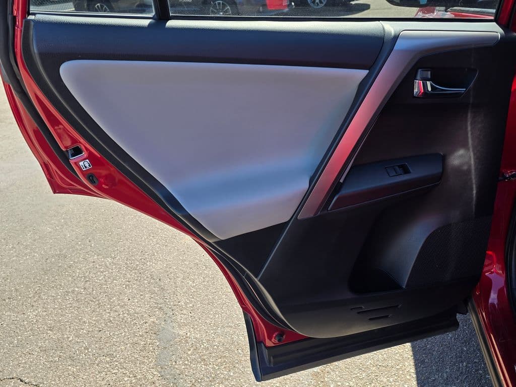 2016 Toyota RAV4 XLE - Photo 24