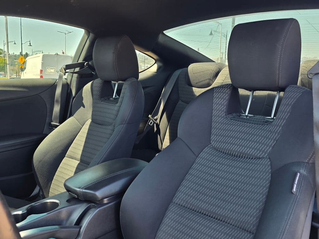 2013 Hyundai Genesis Coupe 2.0T - Photo 17