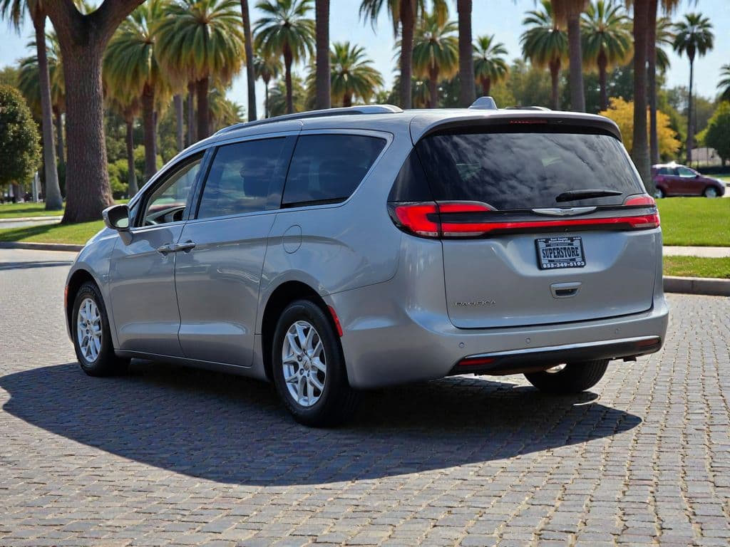 2021 Chrysler Pacifica Touring L - Photo 5