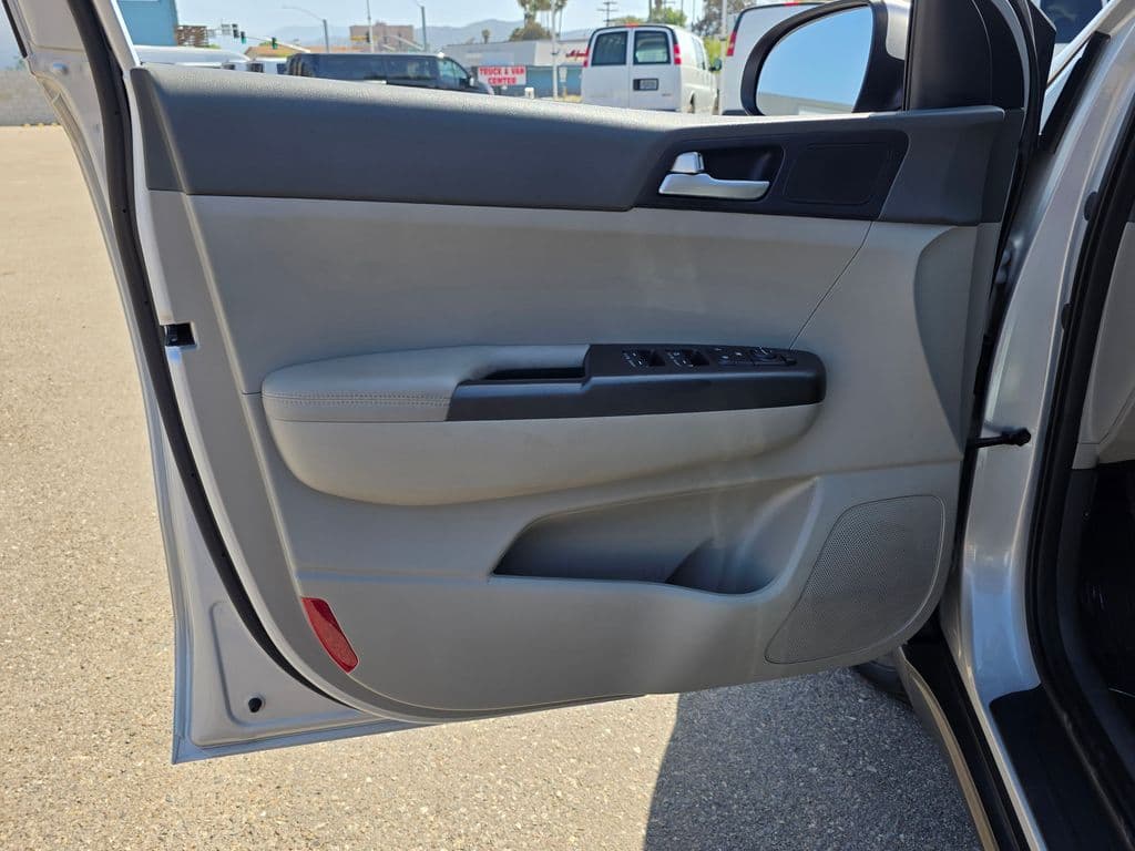 2018 Kia Sportage LX - Photo 24