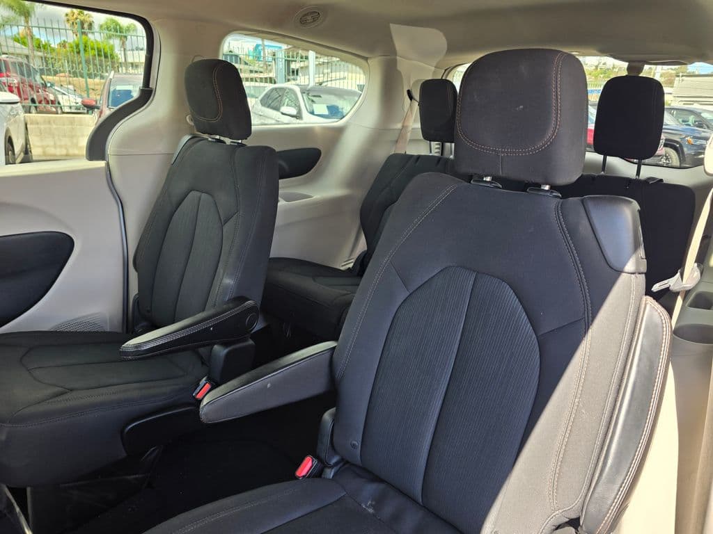 2017 Chrysler Pacifica LX - Photo 21