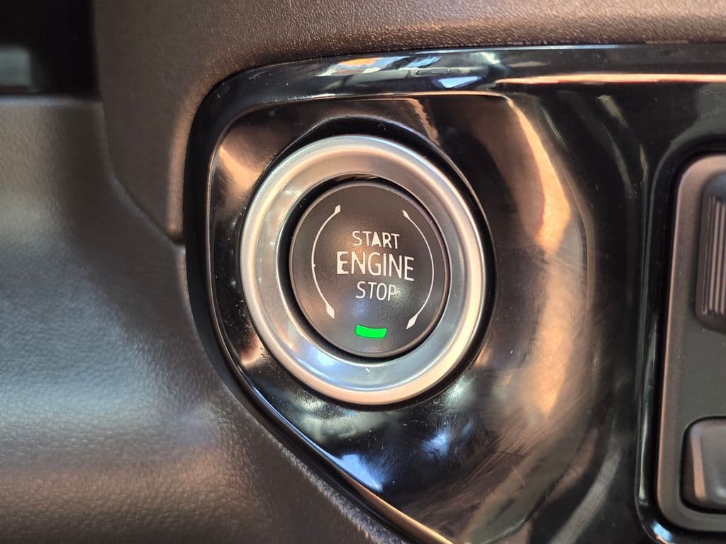 2025 GMC Sierra 1500 SLT - Photo 37