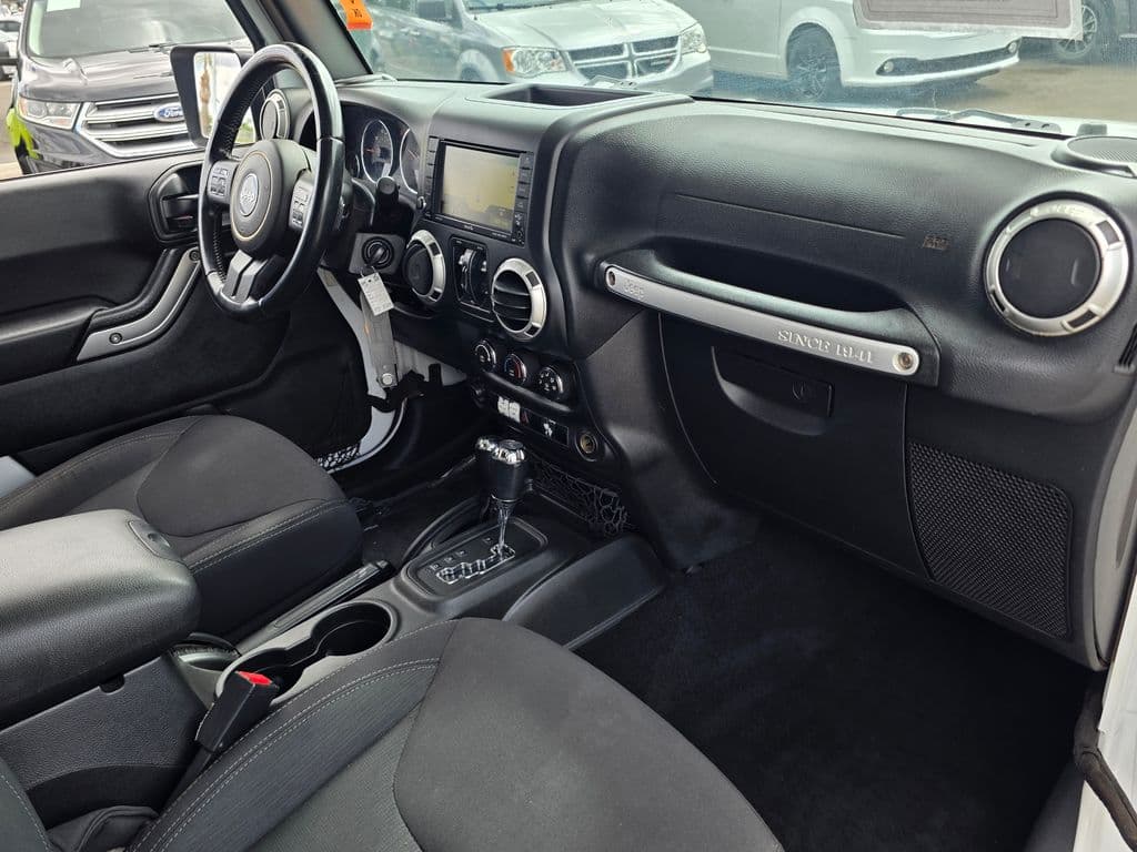 2016 Jeep Wrangler Unlimited Sahara - Photo 10