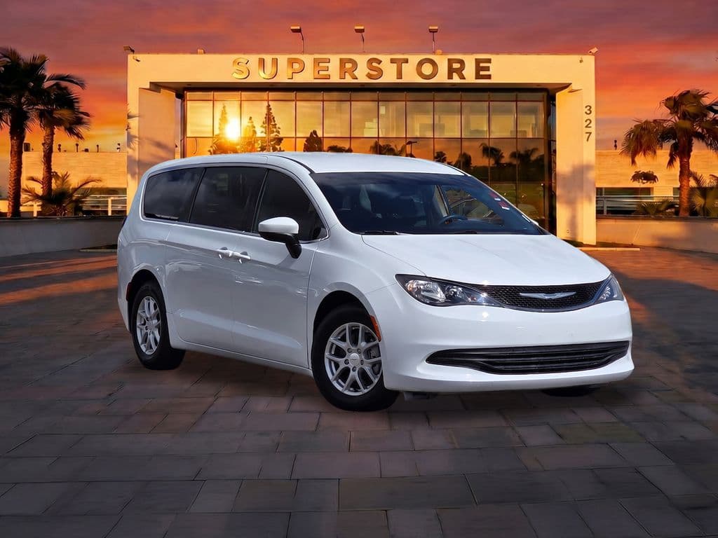 2017 Chrysler Pacifica LX - Photo 1