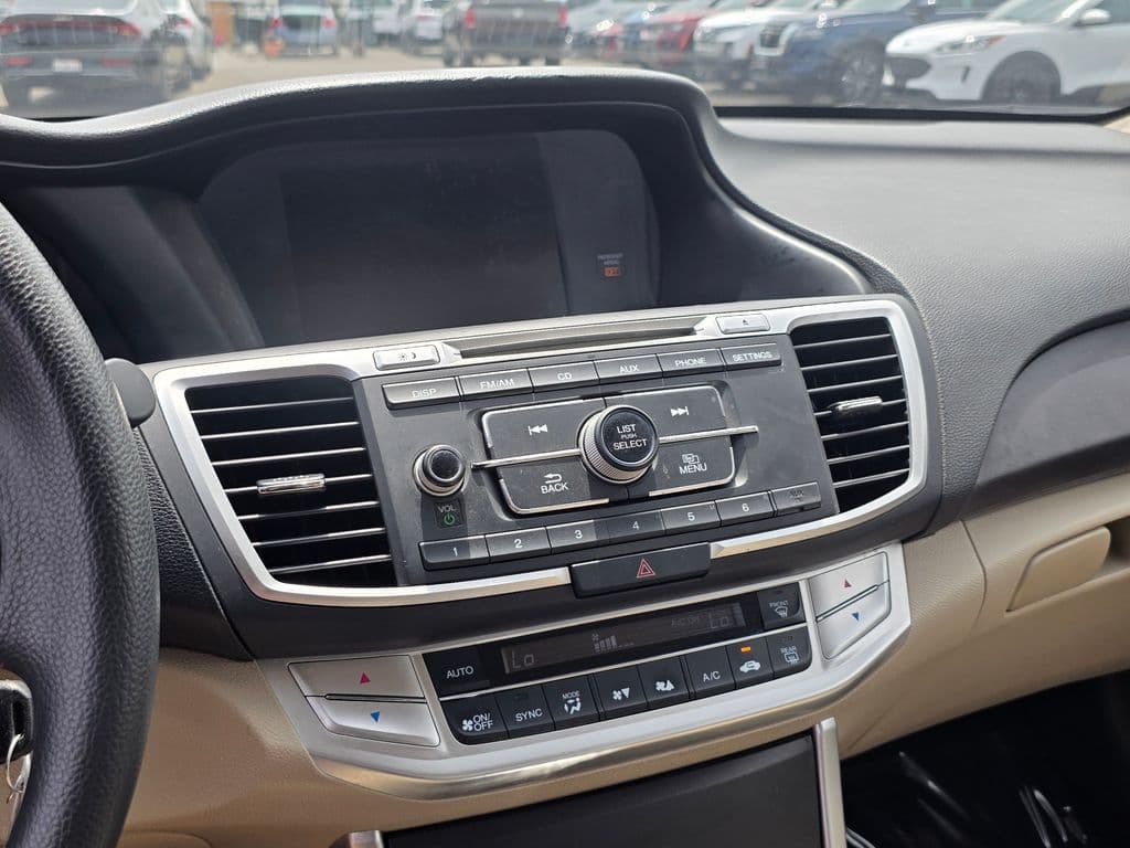 2013 Honda Accord LX - Photo 24