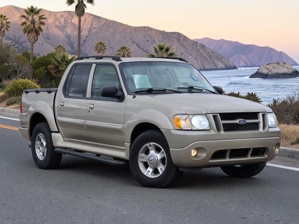 2004 Ford Explorer Sport Trac - Photo 2