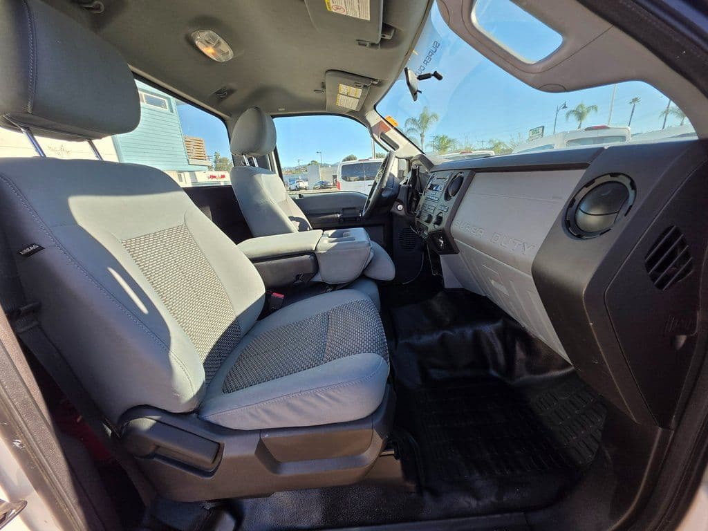 2012 Ford F-550SD XL - Photo 10