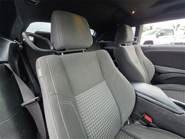 2017 Dodge Challenger R/T - Photo 11