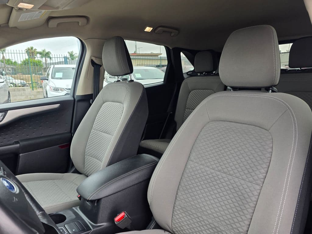 2020 Ford Escape SE Sport Hybrid - Photo 18