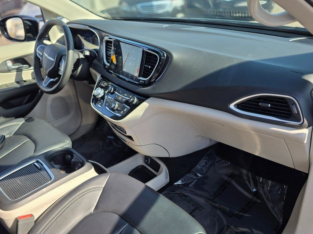 2024 Chrysler Pacifica Touring L - Photo 9