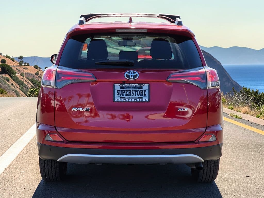 2016 Toyota RAV4 XLE - Photo 7