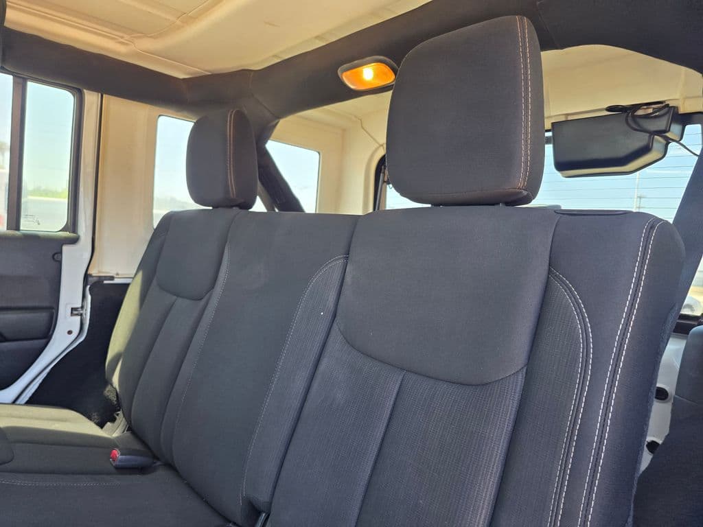 2016 Jeep Wrangler Unlimited Sahara - Photo 20