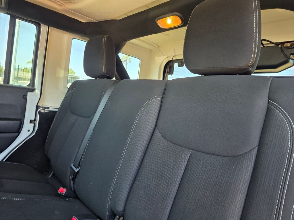 2016 Jeep Wrangler Unlimited Sahara - Photo 21