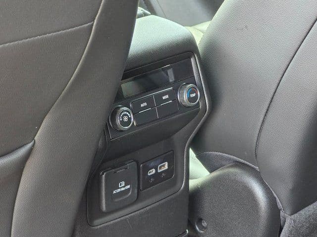 2023 GMC Acadia SLT - Photo 23