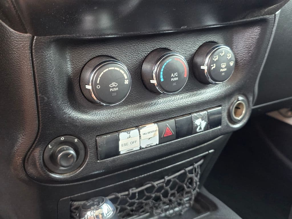2016 Jeep Wrangler Unlimited Sahara - Photo 28