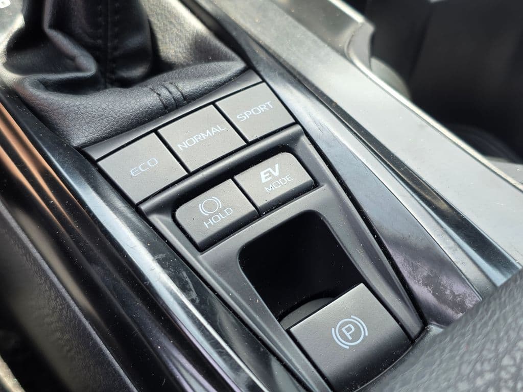 2025 Toyota Camry LE - Photo 33
