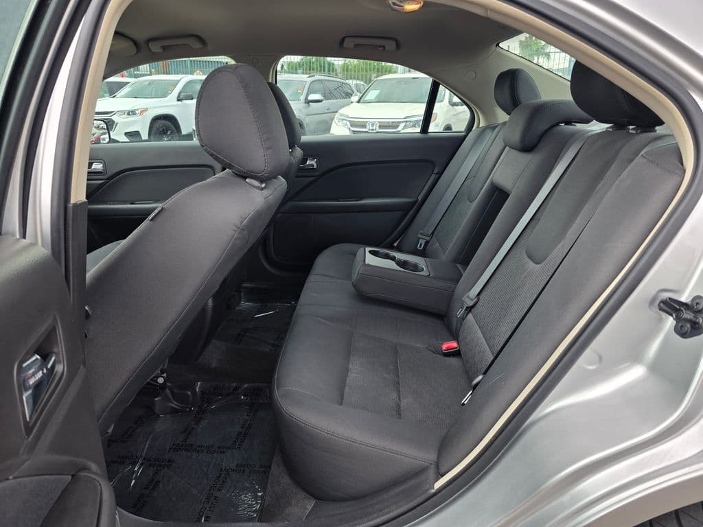 2011 Ford Fusion SE - Photo 18