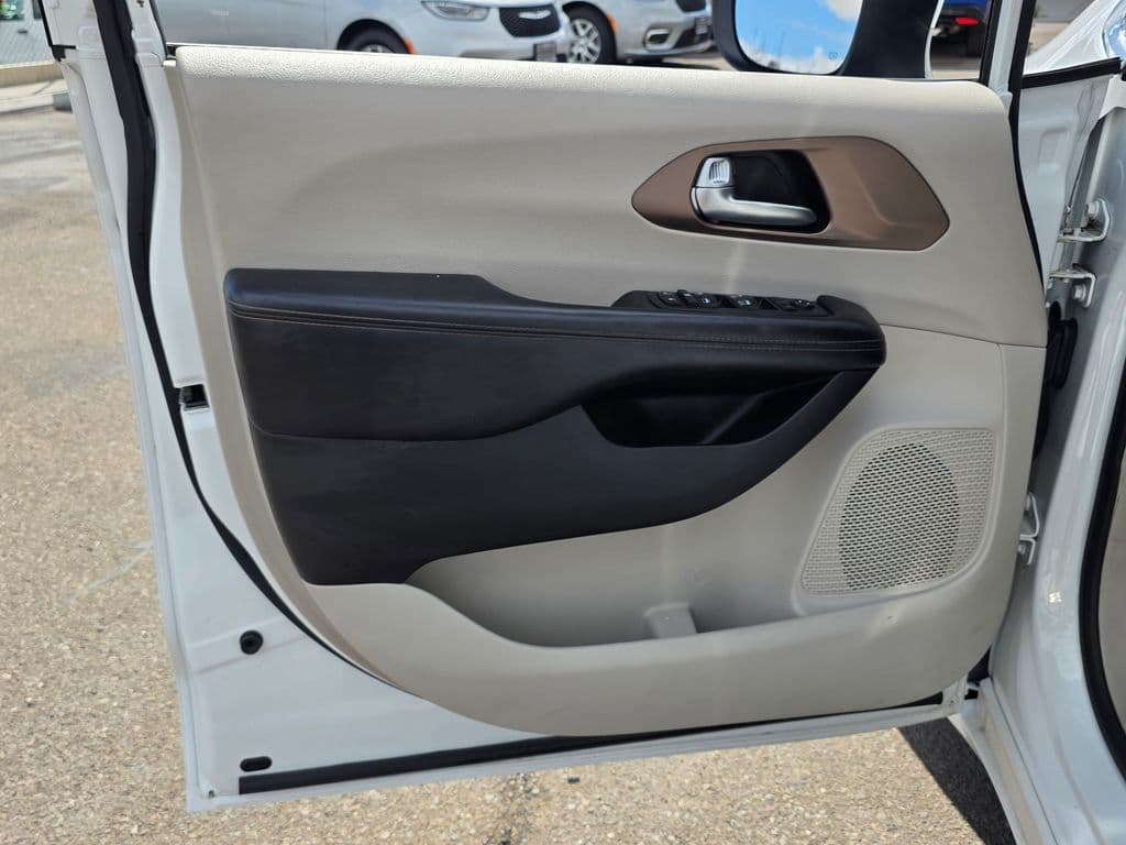 2017 Chrysler Pacifica LX - Photo 23