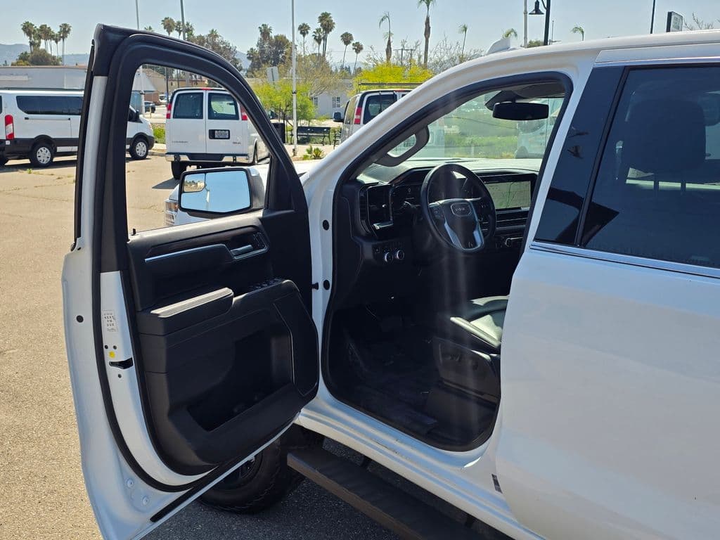 2025 GMC Sierra 1500 SLT - Photo 45